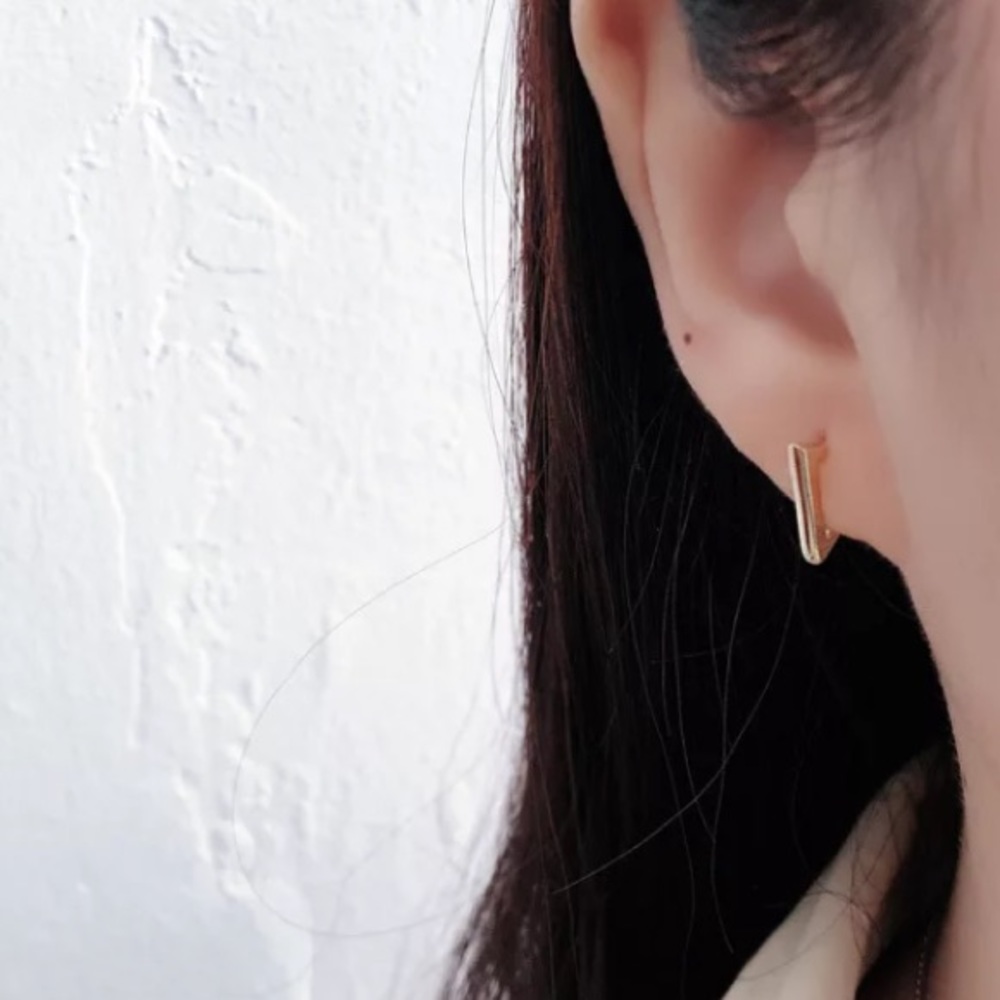 💛🤍Insta Triangle shape earrings - Picture 2 of 8